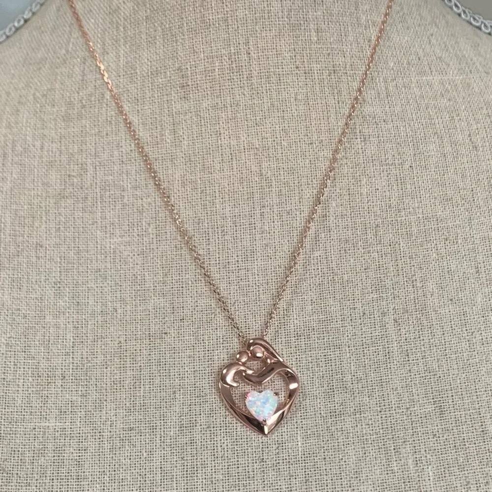 Flyow Fine Jewelry Women’s Loving Mother Child Heart White Opal Necklace